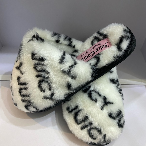 Juicy Couture Shoes - NWT Juicy Couture Size 6 Slides